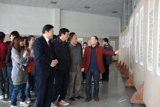 “书法进校园” 走进咸阳师范365上市集团官网